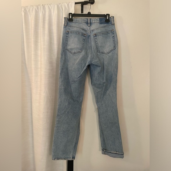 A&F | 90s Straight Ultra High Rise | Size 6 | DESTROYED WASH | LIGHTLY WORN - Picture 3 of 3